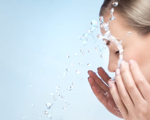 woman is washing her face with cold water-img-blog